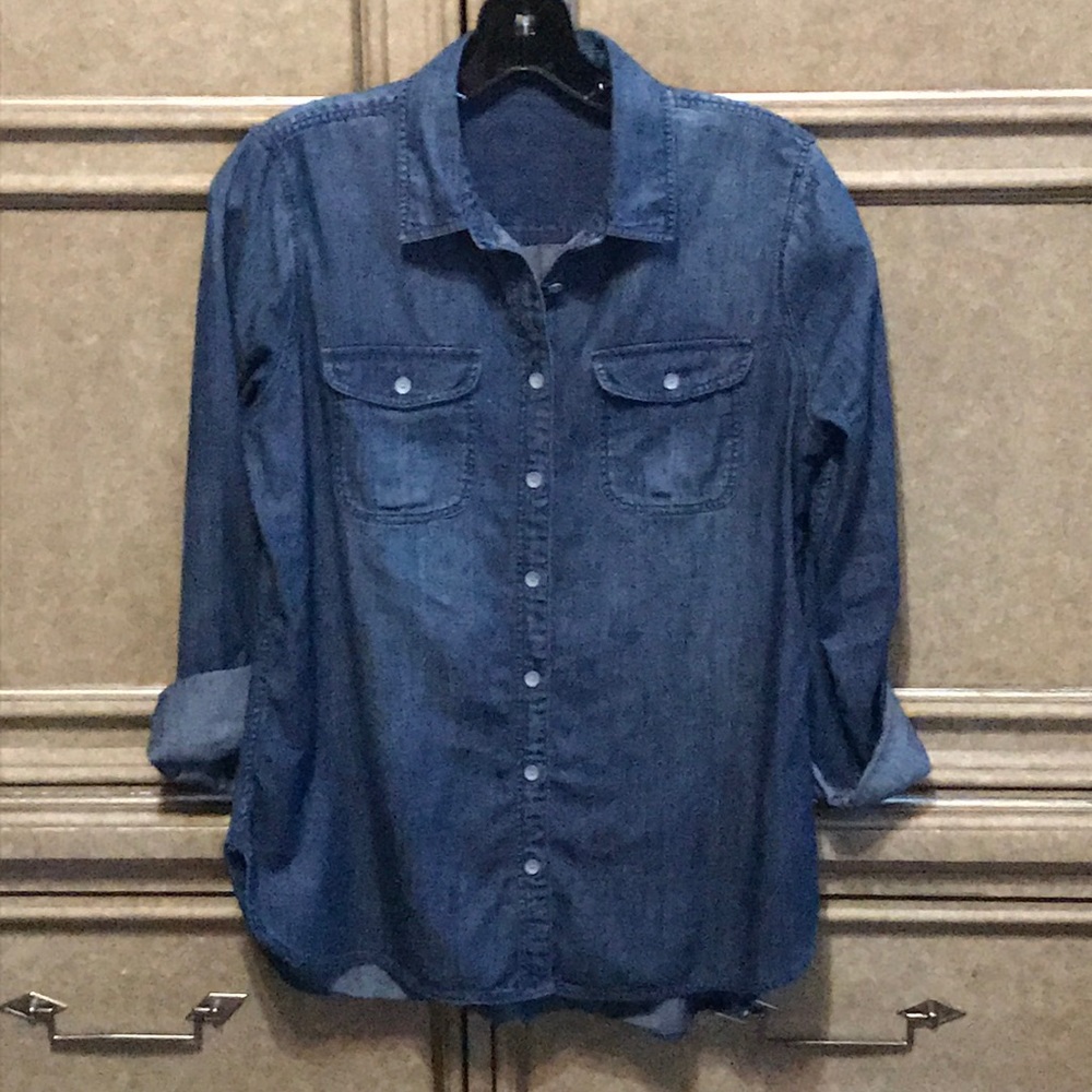 LIGHTWEIGHT DENIM BLUE BUTTON DOWN SHIRT - Picture 1 of 5